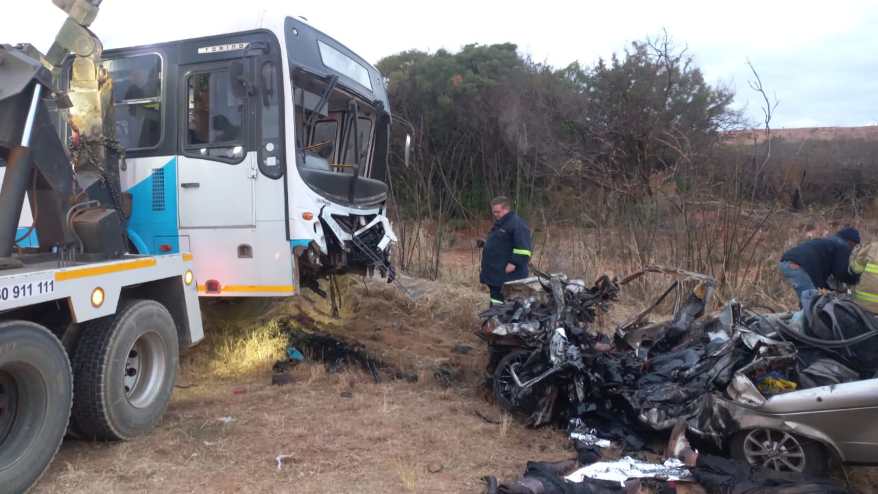 THREE PERISHED DURING COLLISION BETWEEN A BUS AND BAKKIE